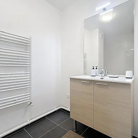 Large & Modern With Rooftop Apartment Montreuil (Seine-Saint-Denis)