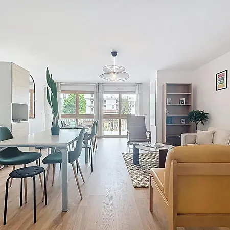 Large & Modern With Rooftop Apartment