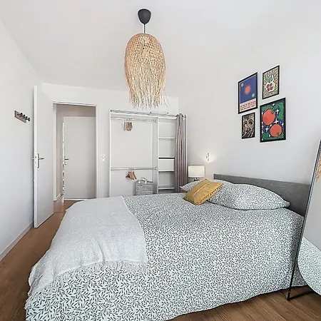Large & Modern With Rooftop Apartment *