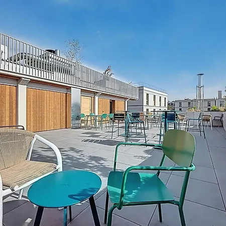Large & Modern With Rooftop Apartment *
