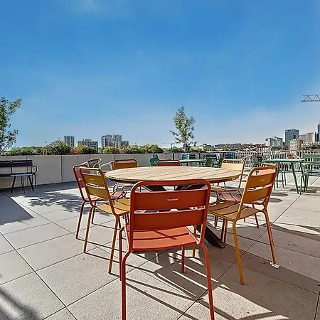 Large & Modern With Rooftop Apartment *